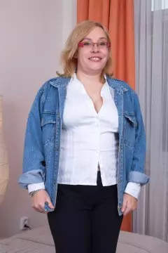 FlirtyRosie image 0